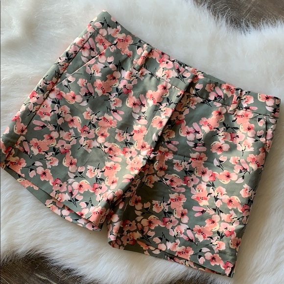White House Black Market Pants - White House Black Market | floral the 5” short